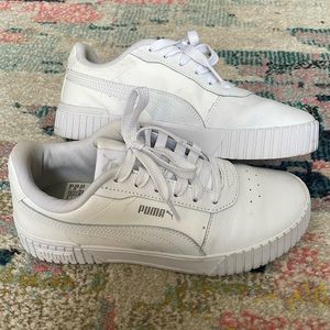 White Puma sneakers 👟